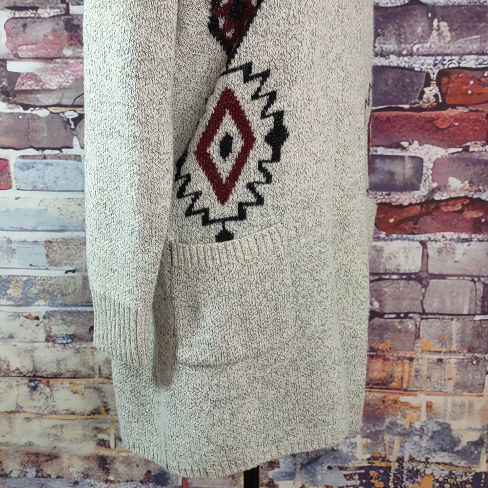 Debut Southwestern Aztec Pattern Cardigan Sweater - Picture 6 of 8